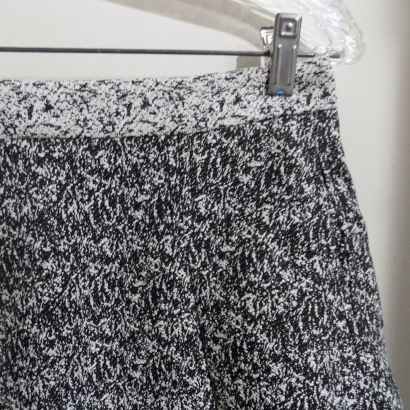 BANANA REPUBLIC Off-White and Black Pleated Skirt Bundle 4/$24 Sale - Picture 2 of 3